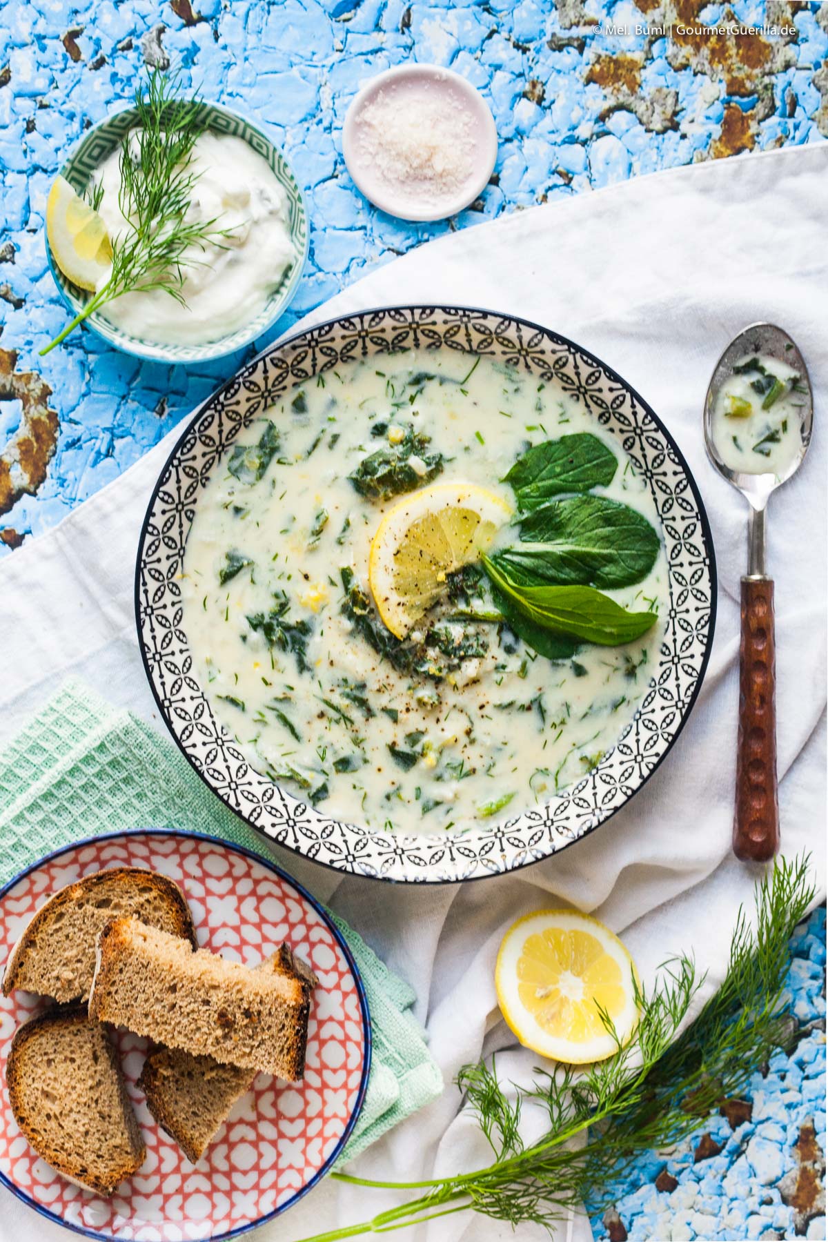 Greek avgolemono soup with spinach, egg and lemon GourmetGuerilla.de 